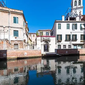 Apartment Ln Luxe Canal View 